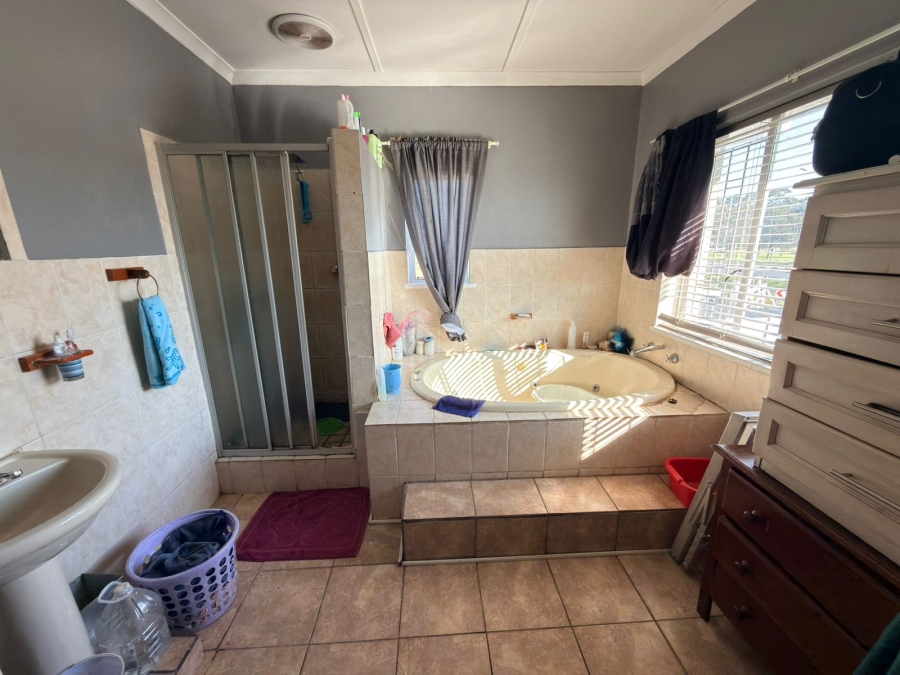 2 Bedroom Property for Sale in Rouxpark Western Cape